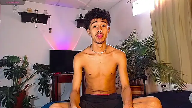 Snapshot of RyanRizzo chatting on February 4, 5:23 pm RyanRizzo online show from February 4, 5:23 pm