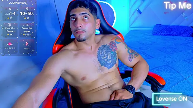 Snapshot of Rich_boy01 chatting on September 19, 8:08 pm Rich boy01 online show from September 19, 8:08 pm