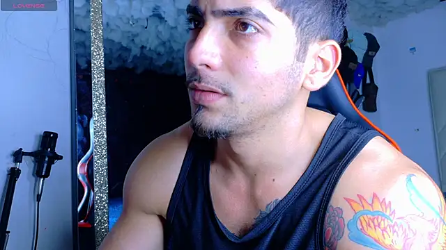 Snapshot of Rich_boy01 chatting on October 1, 10:35 pm Rich boy01 online show from October 1, 10:35 pm