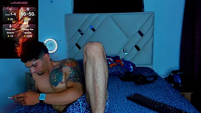 Snapshot of Rich_boy01 chatting on January 2, 2:43 am Rich boy01 online show from January 2, 2:43 am