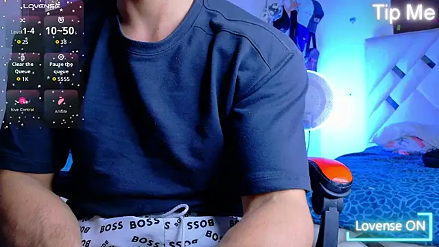 Snapshot of Rich_boy01 chatting on October 3, 4:01 pm Rich boy01 online show from October 3, 4:01 pm