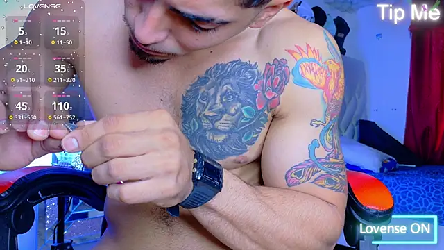 Snapshot of Rich_boy01 chatting on October 17, 2:32 pm Rich boy01 online show from October 17, 2:32 pm