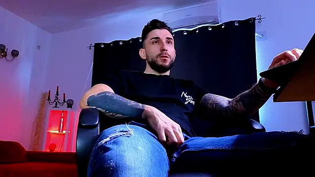 MightyAaron66 online show from January 18, 8:27 am