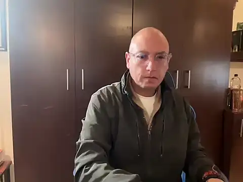 alanan881 online show from December 3, 4:13 am