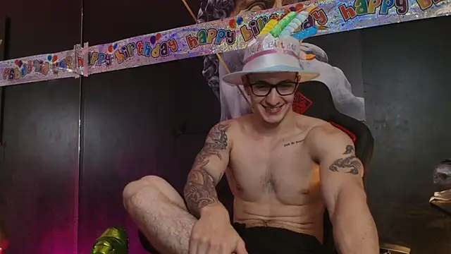 Snapshot of JacksonOlsenn chatting on October 24, 9:38 pm JacksonOlsenn online show from October 24, 9:38 pm