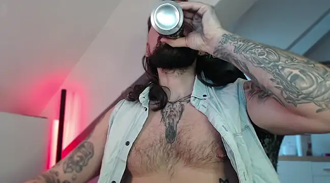 Snapshot of MateoHunk chatting on December 27, 12:01 pm MateoHunk online show from December 27, 12:01 pm