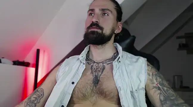 Snapshot of MateoHunk chatting on December 23, 6:37 pm MateoHunk online show from December 23, 6:37 pm