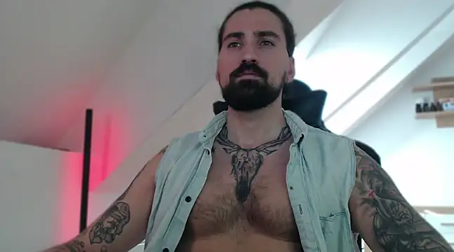 Snapshot of MateoHunk chatting on January 2, 12:46 pm MateoHunk online show from January 2, 12:46 pm