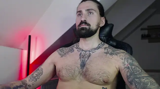 Snapshot of MateoHunk chatting on January 3, 4:06 pm MateoHunk online show from January 3, 4:06 pm