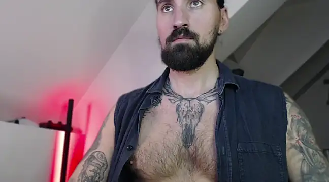 Snapshot of MateoHunk chatting on December 24, 5:23 pm MateoHunk online show from December 24, 5:23 pm