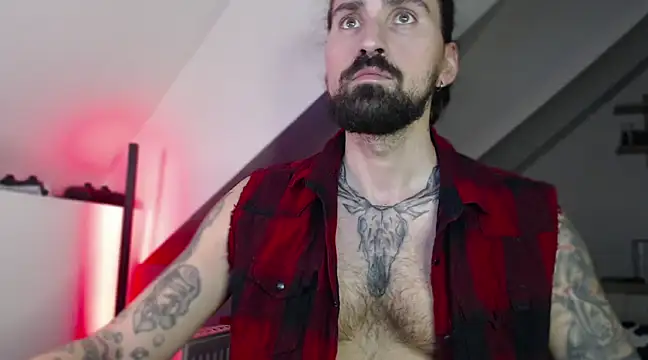 Snapshot of MateoHunk chatting on December 17, 7:48 pm MateoHunk online show from December 17, 7:48 pm