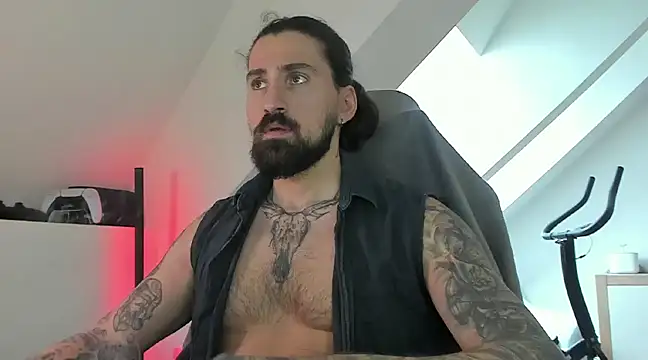 Snapshot of MateoHunk chatting on January 15, 11:21 am MateoHunk online show from January 15, 11:21 am