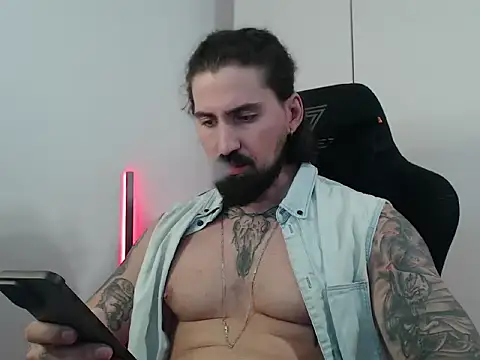 Snapshot of MateoHunk chatting on October 6, 1:49 pm MateoHunk online show from October 6, 1:49 pm