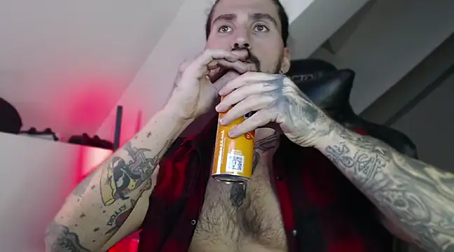 Snapshot of MateoHunk chatting on December 19, 6:23 pm MateoHunk online show from December 19, 6:23 pm