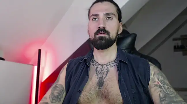 Snapshot of MateoHunk chatting on January 1, 5:11 pm MateoHunk online show from January 1, 5:11 pm