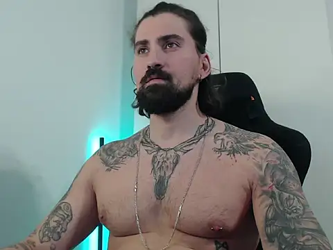 Snapshot of MateoHunk chatting on October 18, 6:02 pm MateoHunk online show from October 18, 6:02 pm