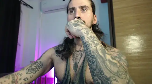 Snapshot of MateoHunk chatting on March 14, 8:06 pm MateoHunk online show from March 14, 8:06 pm