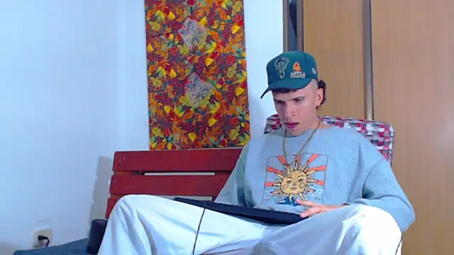 Keeny16 online show from December 19, 3:29 am