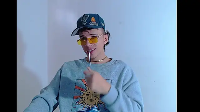 Keeny16 online show from December 7, 7:43 pm