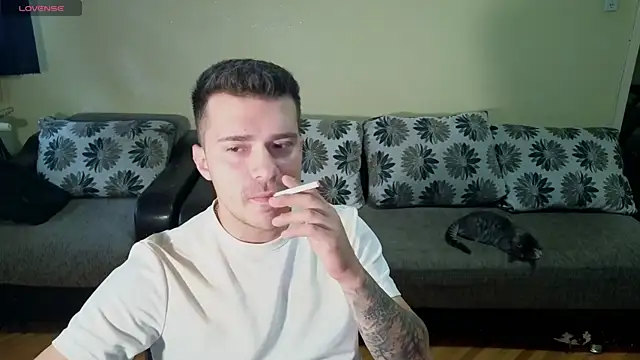 Snapshot of JohnnyStepBro chatting on September 17, 9:43 am JohnnyStepBro online show from September 17, 9:43 am