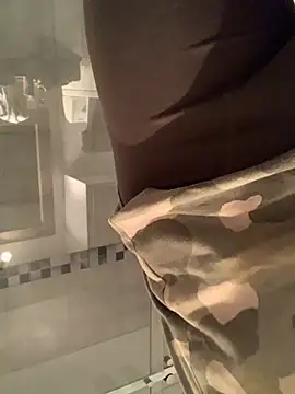 Snapshot of MaxVain chatting on February 2, 3:43 am MaxVain online show from February 2, 3:43 am