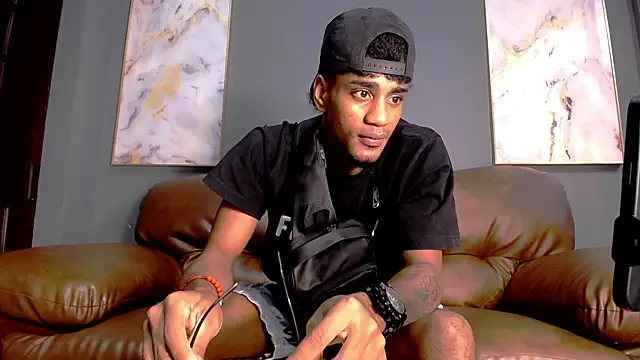 AaronCruz  online show from January 10, 7:43 pm