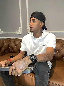 AaronCruz  online show from February 28, 12:42 pm