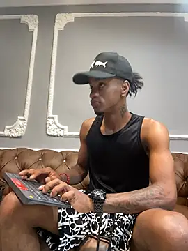 AaronCruz  online show from December 26, 1:54 pm