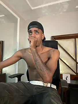 AaronCruz  online show from December 18, 8:25 pm