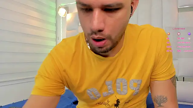 Snapshot of Jacoob19_ chatting on December 4, 12:58 pm Jacoob19  online show from December 4, 12:58 pm