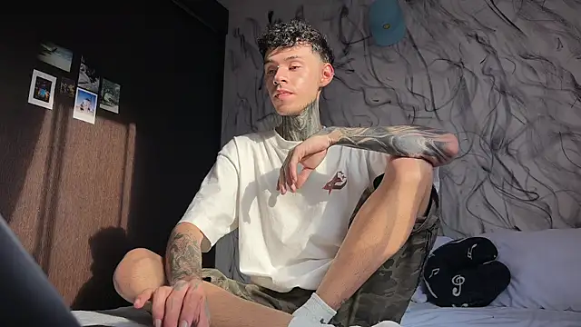 Saturno v online show from April 15, 9:48 pm