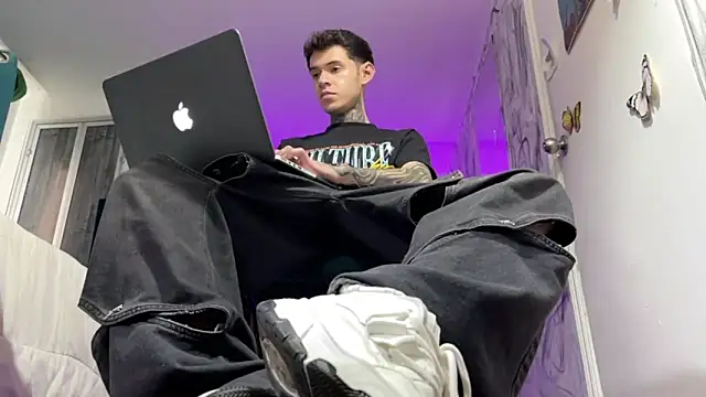 Saturno v online show from December 27, 8:50 pm