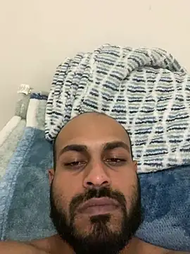 Snapshot of islandvybee55 chatting on January 27, 2:10 am islandvybee55 online show from January 27, 2:10 am