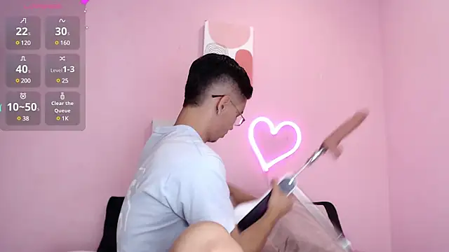 Ian Castillo  online show from December 13, 11:13 am