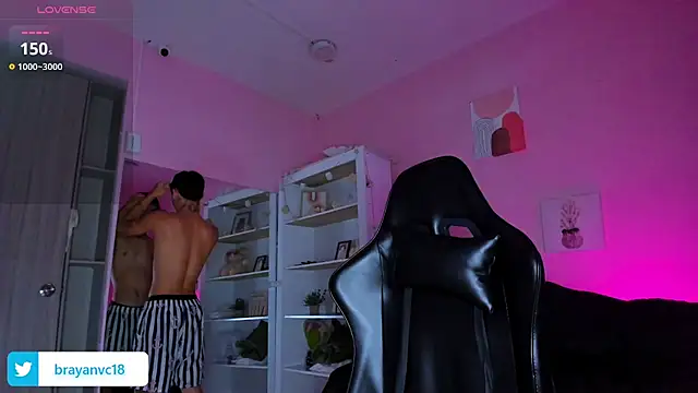 Ian Castillo  online show from October 9, 11:37 am