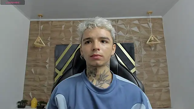 Ian Castillo  online show from February 23, 11:23 am