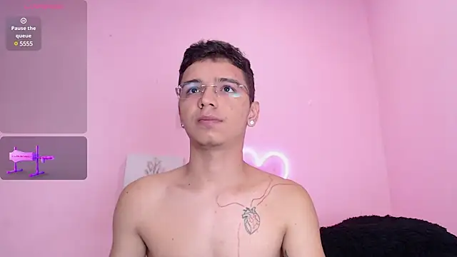 Ian Castillo  online show from December 6, 11:22 am