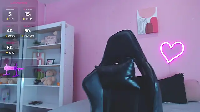 Ian Castillo  online show from February 5, 11:23 am