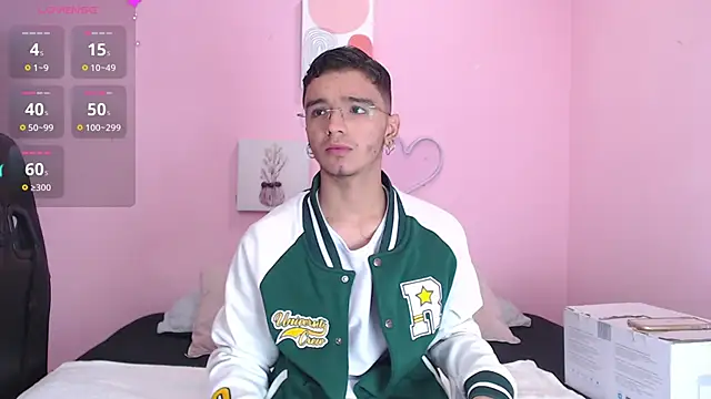 Ian Castillo  online show from January 3, 11:35 am