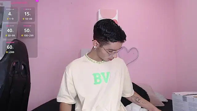 Ian Castillo  online show from December 30, 11:15 am