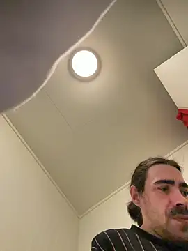 wolfwhite95 online show from March 5, 7:15 am