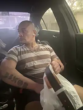 Snapshot of EatMyCake831 chatting on December 16, 7:32 pm EatMyCake831 online show from December 16, 7:32 pm