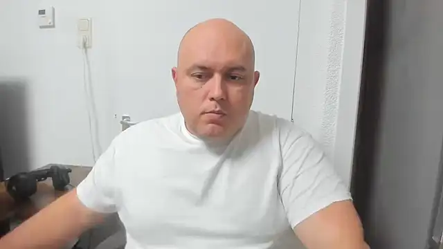 Snapshot of BigromeoXX chatting on December 30, 7:11 pm BigromeoXX online show from December 30, 7:11 pm