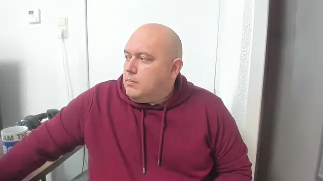 Snapshot of BigromeoXX chatting on December 28, 12:14 pm BigromeoXX online show from December 28, 12:14 pm