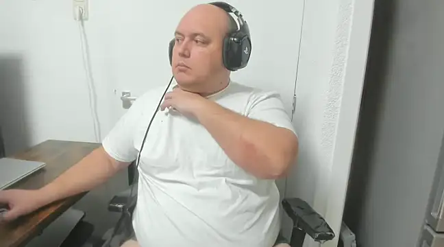 Snapshot of BigromeoXX chatting on January 16, 6:59 pm BigromeoXX online show from January 16, 6:59 pm