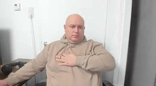 Snapshot of BigromeoXX chatting on February 14, 7:02 pm BigromeoXX online show from February 14, 7:02 pm