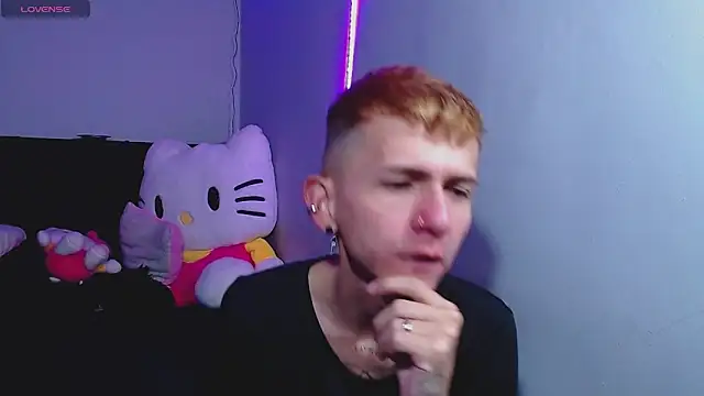 smallgiant27 online show from December 19, 7:22 pm