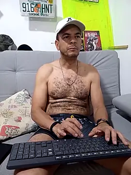 latinmartin73 online show from September 10, 12:42 am