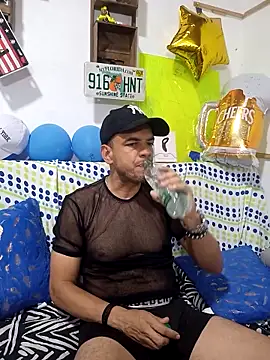 latinmartin73 online show from October 7, 12:04 am