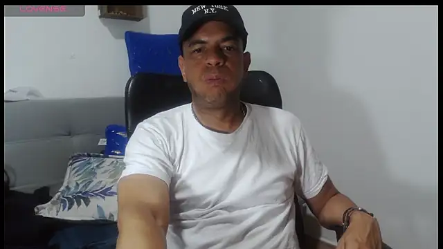 latinmartin73 online show from March 27, 1:10 am